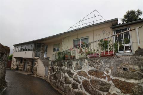 Moradia T3 em Pedra para Reconstrução | Fareja, Fafe