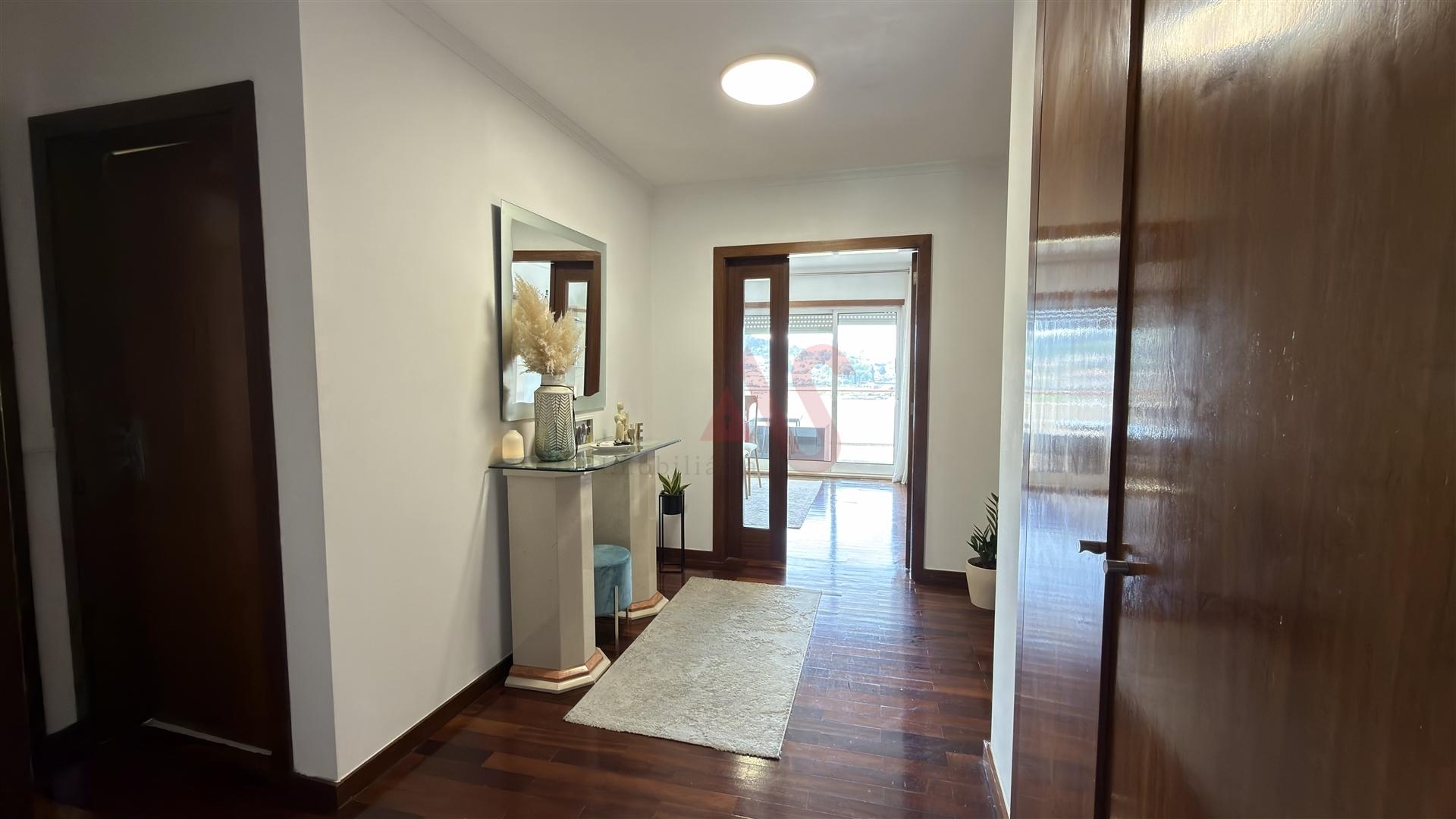 Apartamento T2 para arrendamento em Santa Eulália, Vizela