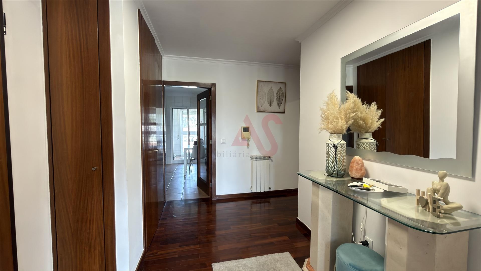 Apartamento T2 para arrendamento em Santa Eulália, Vizela