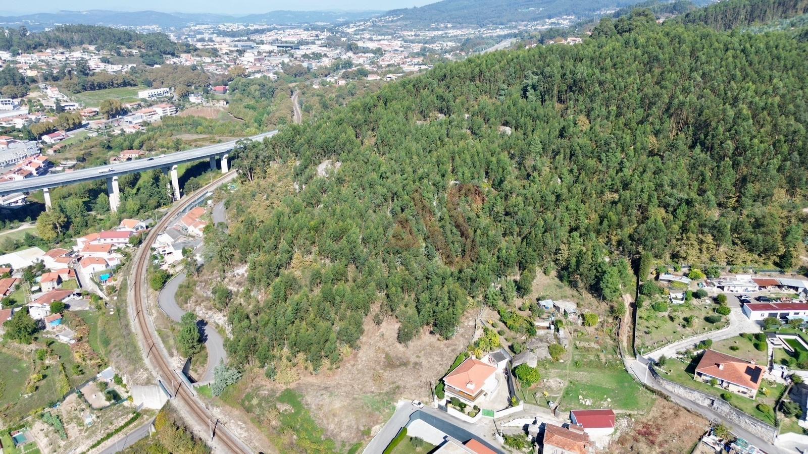 Terreno Florestal com 8.727 m² em Nespereira, Guimarães