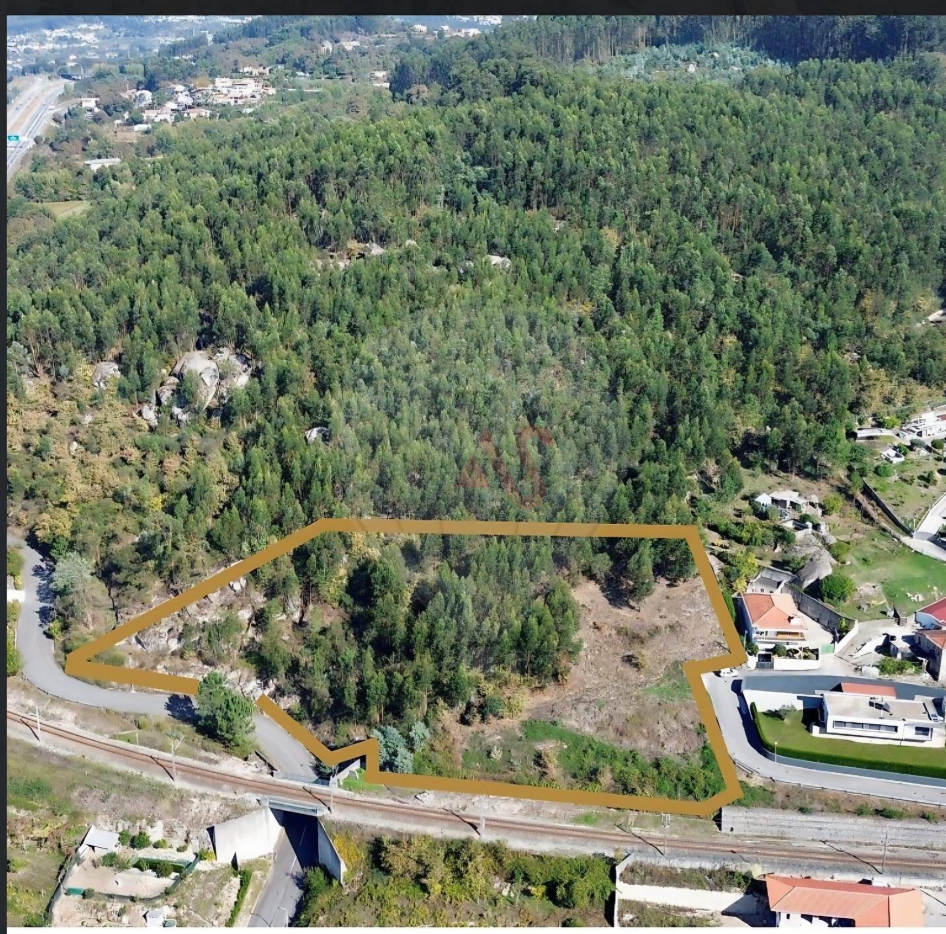 Terreno Florestal com 8.727 m² em Nespereira, Guimarães