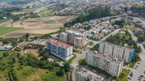 Apartamento T2 Com Duas Frentes e Ótima Exposição Solar no Centro de Penafiel
