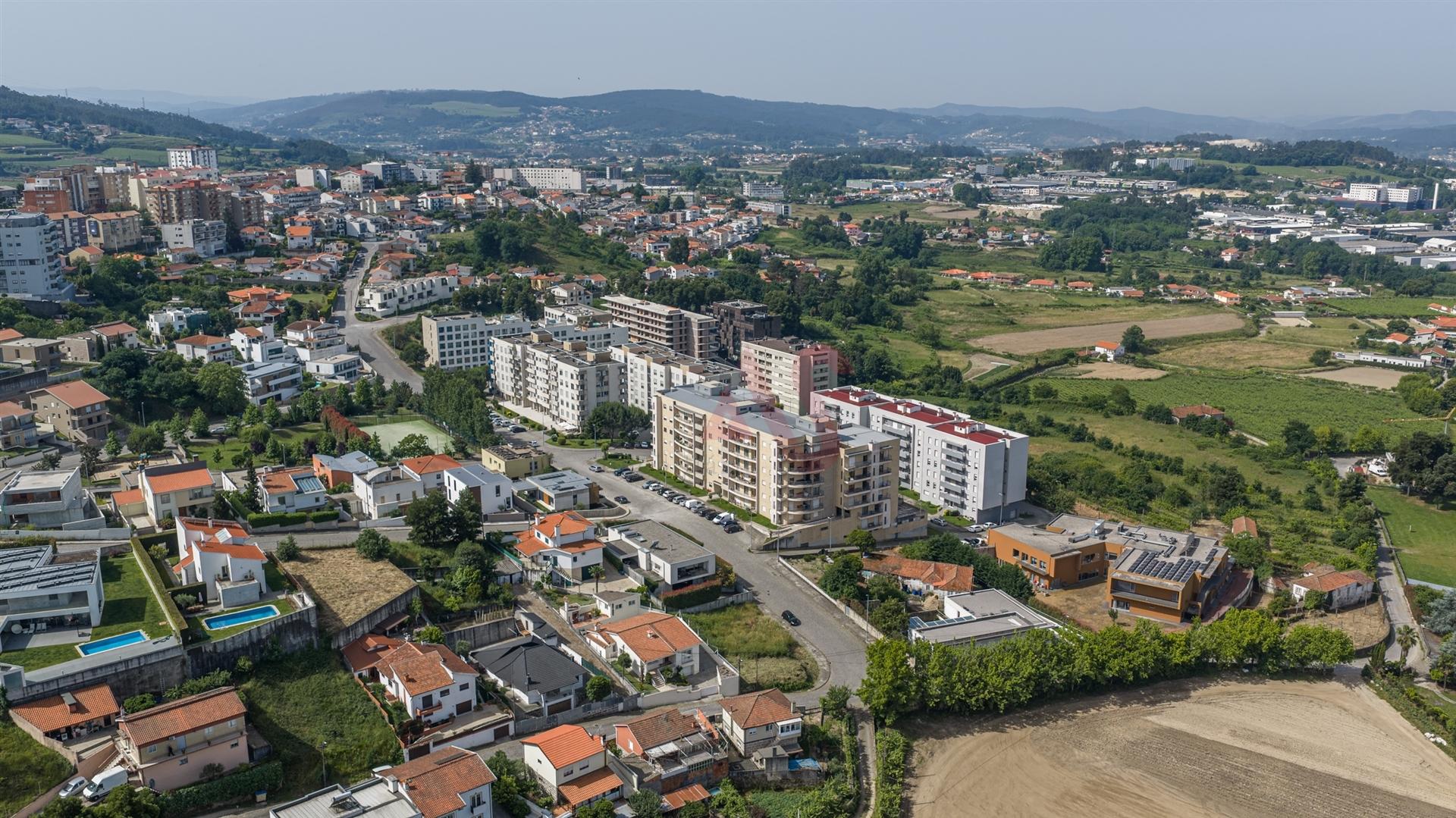 Apartamento T2 Com Duas Frentes e Ótima Exposição Solar no Centro de Penafiel