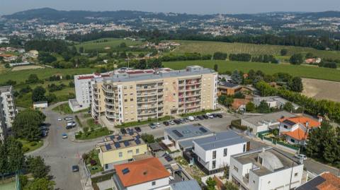 Apartamento T2 Com Duas Frentes e Ótima Exposição Solar no Centro de Penafiel