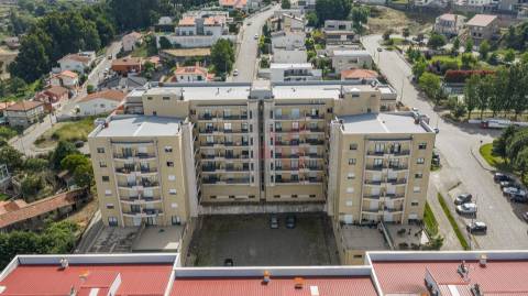 Apartamento T2 Com Duas Frentes e Ótima Exposição Solar no Centro de Penafiel