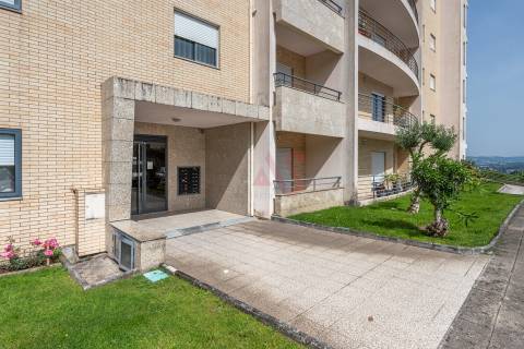 Apartamento T2 Com Duas Frentes e Ótima Exposição Solar no Centro de Penafiel