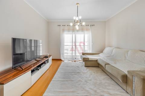 Apartamento T2 Com Duas Frentes e Ótima Exposição Solar no Centro de Penafiel