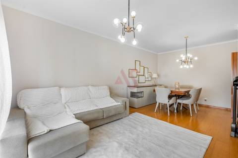 Apartamento T2 Com Duas Frentes e Ótima Exposição Solar no Centro de Penafiel