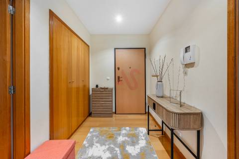Apartamento T2 Com Duas Frentes e Ótima Exposição Solar no Centro de Penafiel