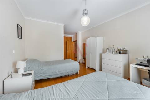 Apartamento T2 Com Duas Frentes e Ótima Exposição Solar no Centro de Penafiel