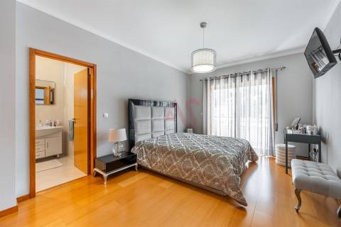 Apartamento T2 Com Duas Frentes e Ótima Exposição Solar no Centro de Penafiel
