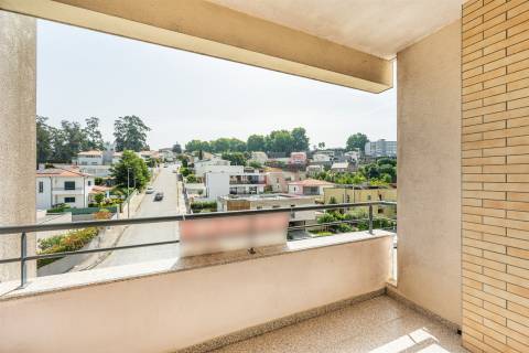 Apartamento T2 Com Duas Frentes e Ótima Exposição Solar no Centro de Penafiel