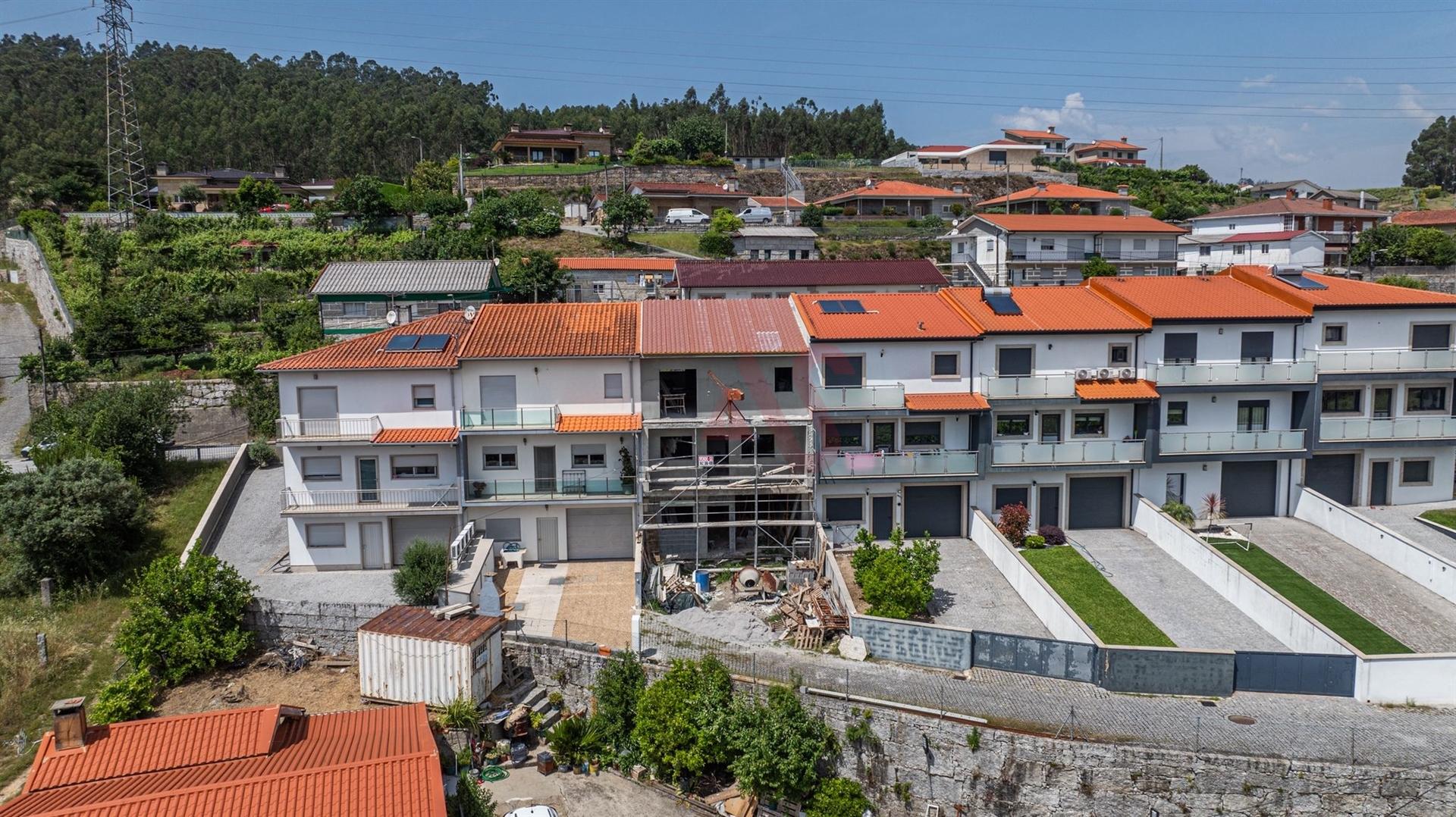 Moradia T3 em Construção em Arões (S. Romão), Fafe