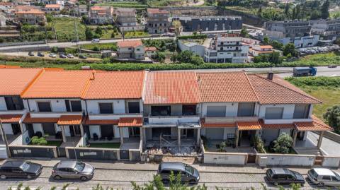 Moradia T3 em Construção em Arões (S. Romão), Fafe
