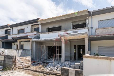 Moradia T3 em Construção em Arões (S. Romão), Fafe