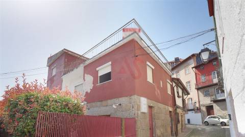 Andar de Moradia Duplex T5 no Coração de Guimarães