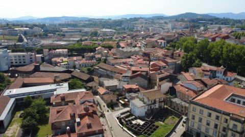 Andar de Moradia Duplex T5 no Coração de Guimarães