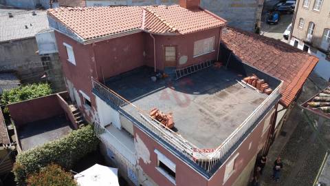 Andar de Moradia Duplex T5 no Coração de Guimarães