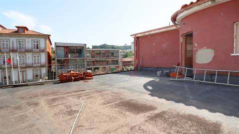 Andar de Moradia Duplex T5 no Coração de Guimarães