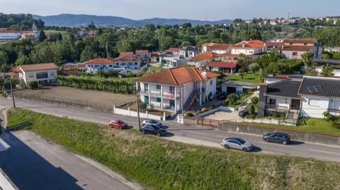 Andar Moradia T3 com Logradouro Privativo em Ponte, Guimarães