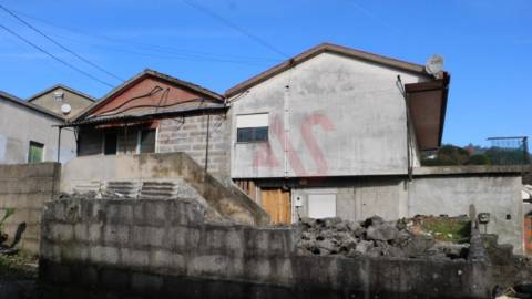 Prédio residencial com elevado potencial – Vizela