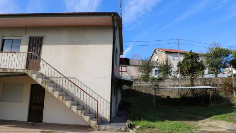 Prédio residencial com elevado potencial – Vizela