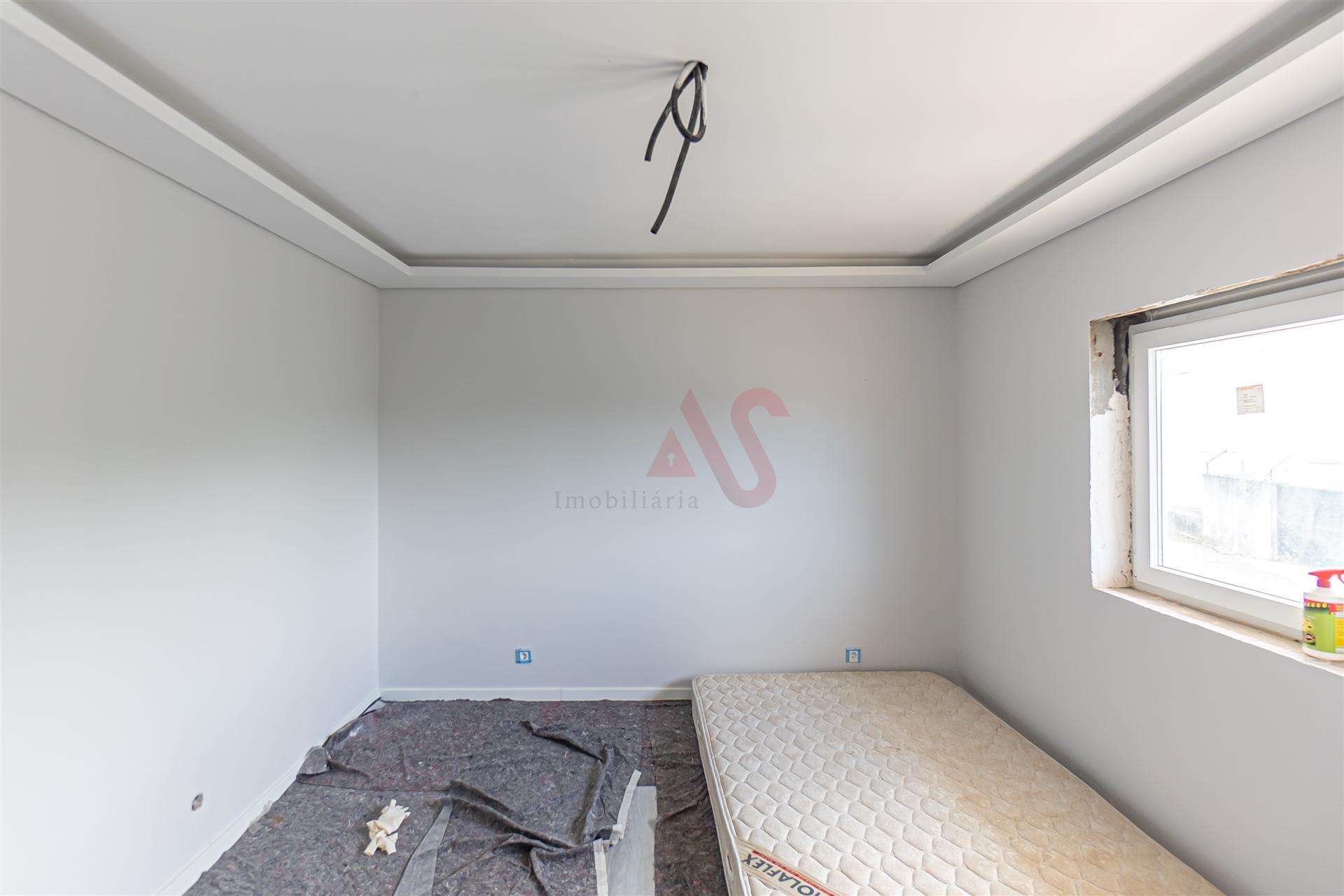 Moradia T3 em remodelação em Santa Maria de Lamas, Santa Maria da Feira