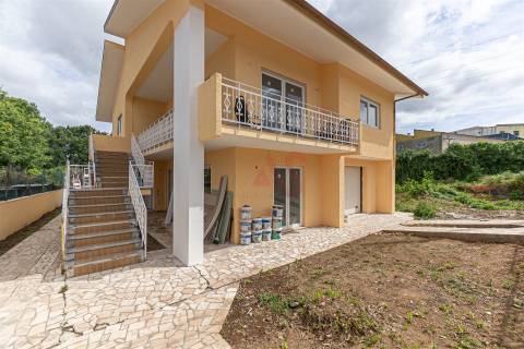 Moradia T3 em remodelação em Santa Maria de Lamas, Santa Maria da Feira