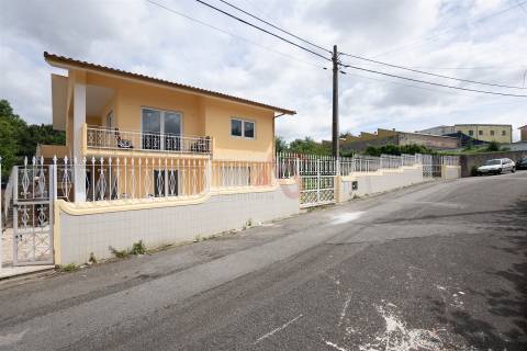 Moradia T3 em remodelação em Santa Maria de Lamas, Santa Maria da Feira