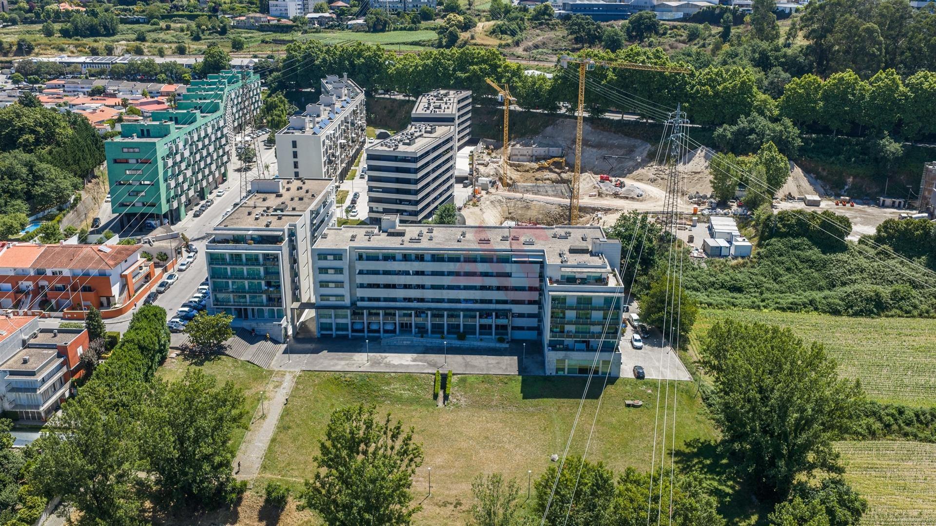 Apartamento T3 com Jardim e Garagem – Candoso São Tiago e Mascotelos, Guimarães