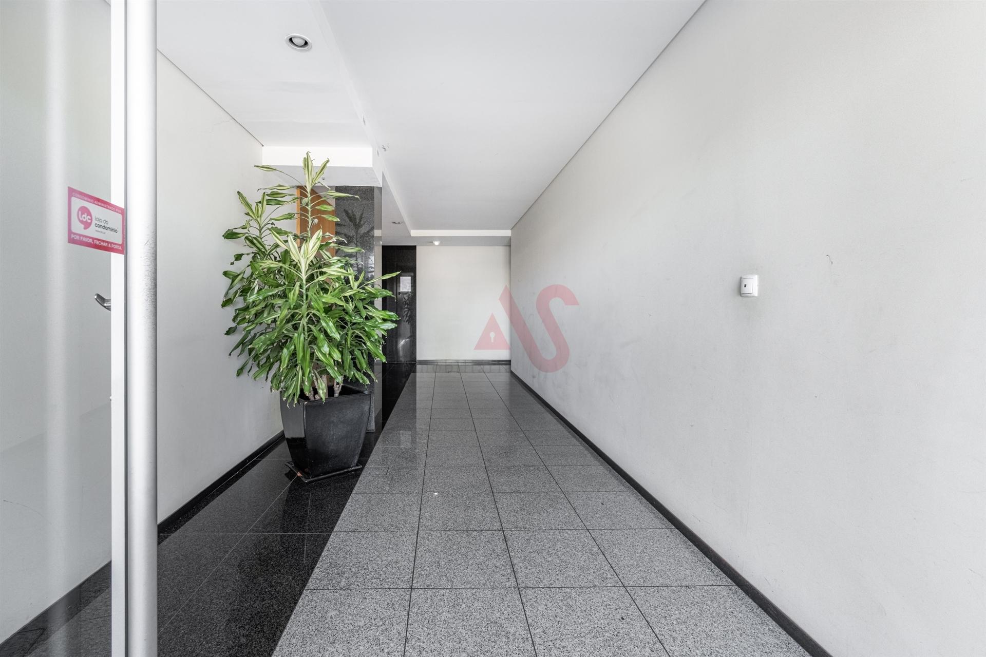 Apartamento T3 com Jardim e Garagem – Candoso São Tiago e Mascotelos, Guimarães