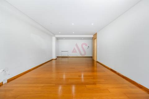 Apartamento T3 com Jardim e Garagem – Candoso São Tiago e Mascotelos, Guimarães