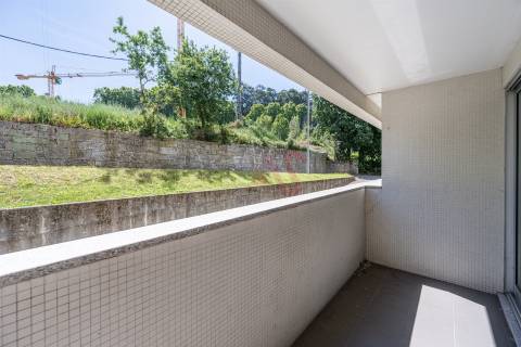 Apartamento T3 com Jardim e Garagem – Candoso São Tiago e Mascotelos, Guimarães