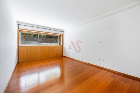 Apartamento T3 com Jardim e Garagem – Candoso São Tiago e Mascotelos, Guimarães