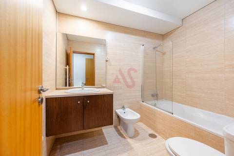 Apartamento T3 com Jardim e Garagem – Candoso São Tiago e Mascotelos, Guimarães