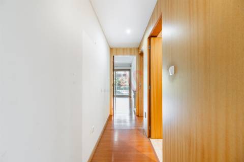 Apartamento T3 com Jardim e Garagem – Candoso São Tiago e Mascotelos, Guimarães