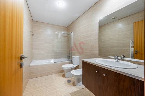 Apartamento T3 com Jardim e Garagem – Candoso São Tiago e Mascotelos, Guimarães
