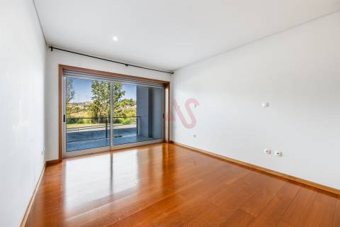 Apartamento T3 com Jardim e Garagem – Candoso São Tiago e Mascotelos, Guimarães