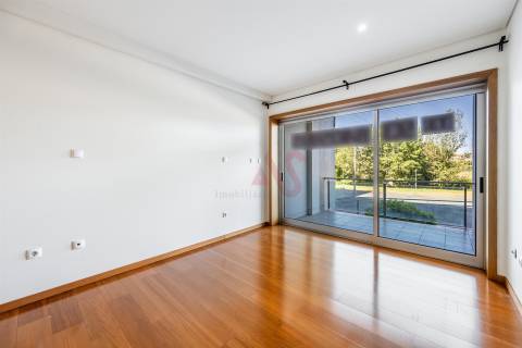 Apartamento T3 com Jardim e Garagem – Candoso São Tiago e Mascotelos, Guimarães