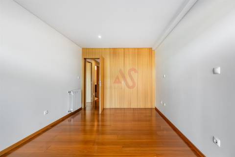 Apartamento T3 com Jardim e Garagem – Candoso São Tiago e Mascotelos, Guimarães