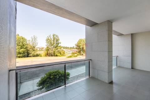 Apartamento T3 com Jardim e Garagem – Candoso São Tiago e Mascotelos, Guimarães