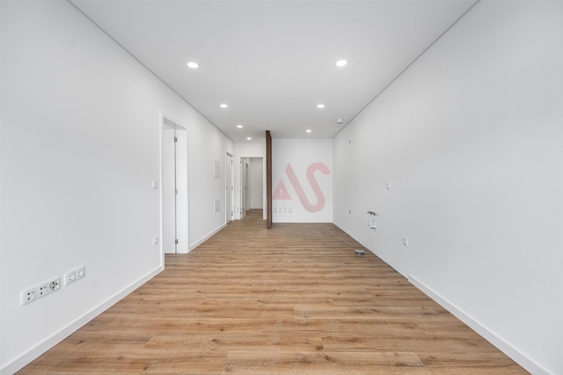 Apartamento T1+1 com Varanda no Centro de Vizela