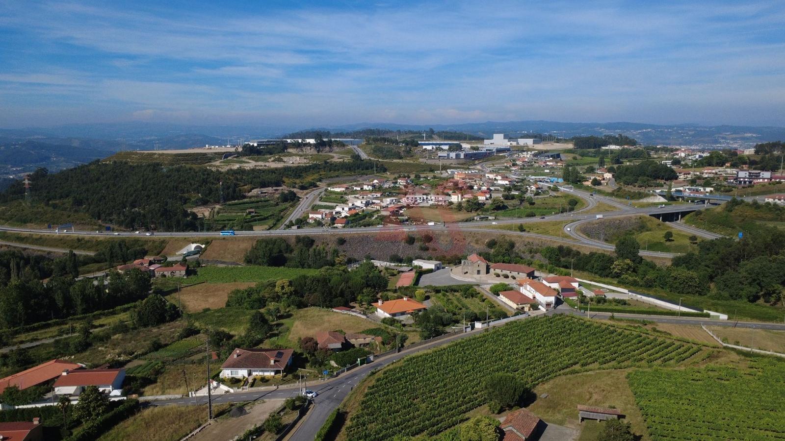 Terreno para Construção com 880 m2 e PIP aprovado para Duas Moradias em Revinhade