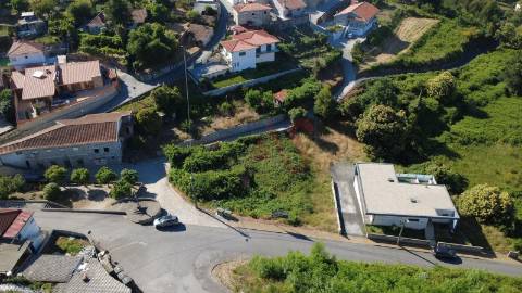 Terreno para Construção com 880 m2 e PIP aprovado para Duas Moradias em Revinhade