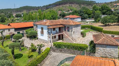 Casa do Loureiro em Paradança, Mondim de Basto
