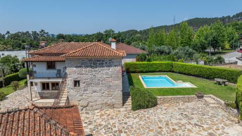 Casa do Loureiro em Paradança, Mondim de Basto