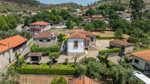 Casa do Loureiro em Paradança, Mondim de Basto