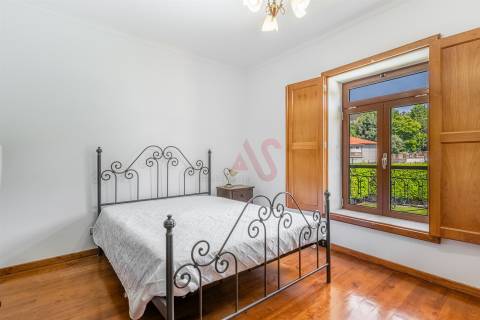 Casa do Loureiro em Paradança, Mondim de Basto
