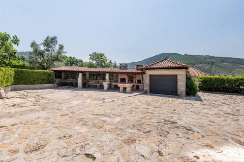 Casa do Loureiro em Paradança, Mondim de Basto