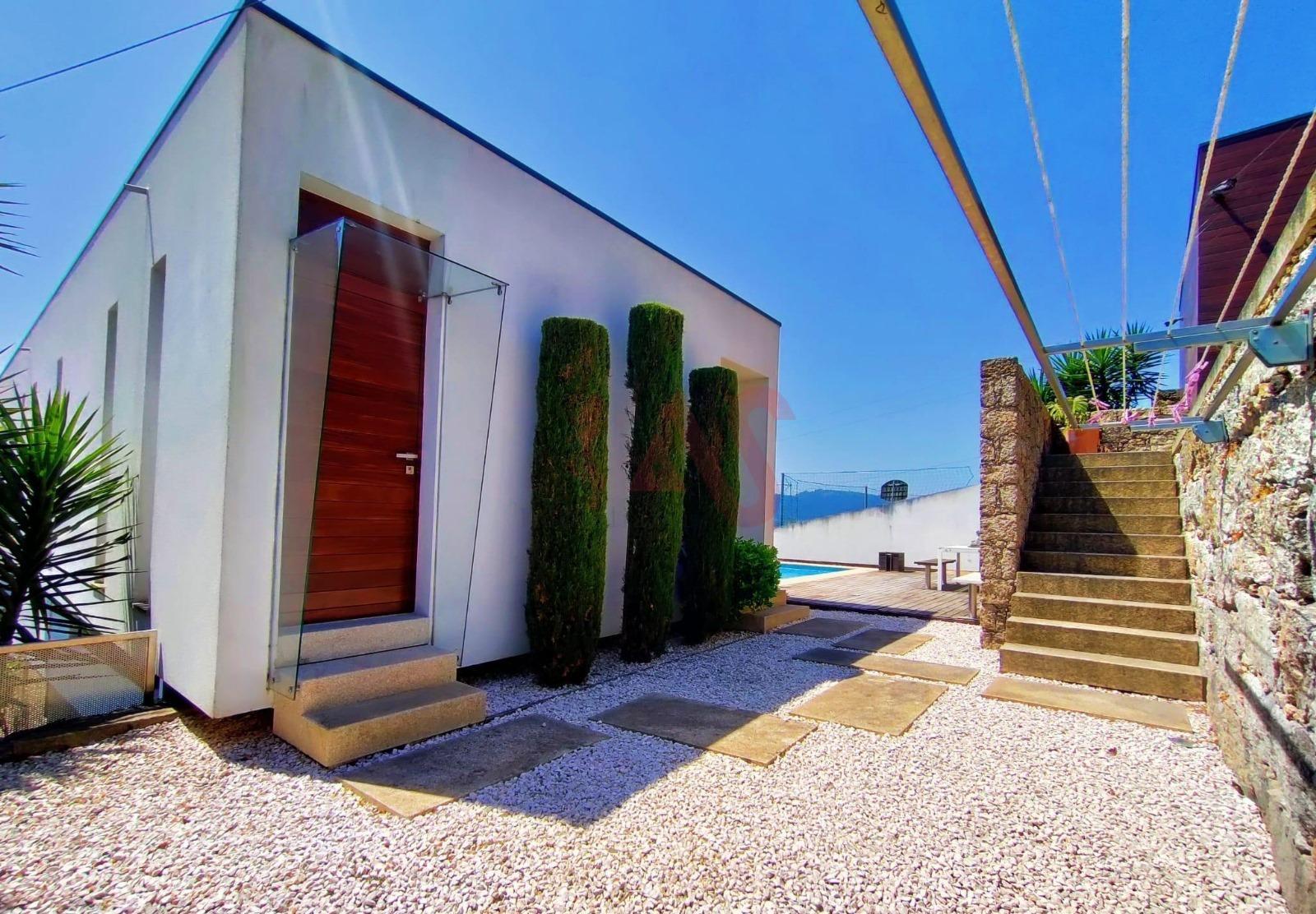 Moradia T5 em Lordelo, Guimarães com Piscina, Sauna, Jacuzzi e Garagem para 4 Carros